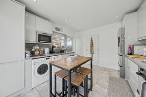 Thornbridge Crescent